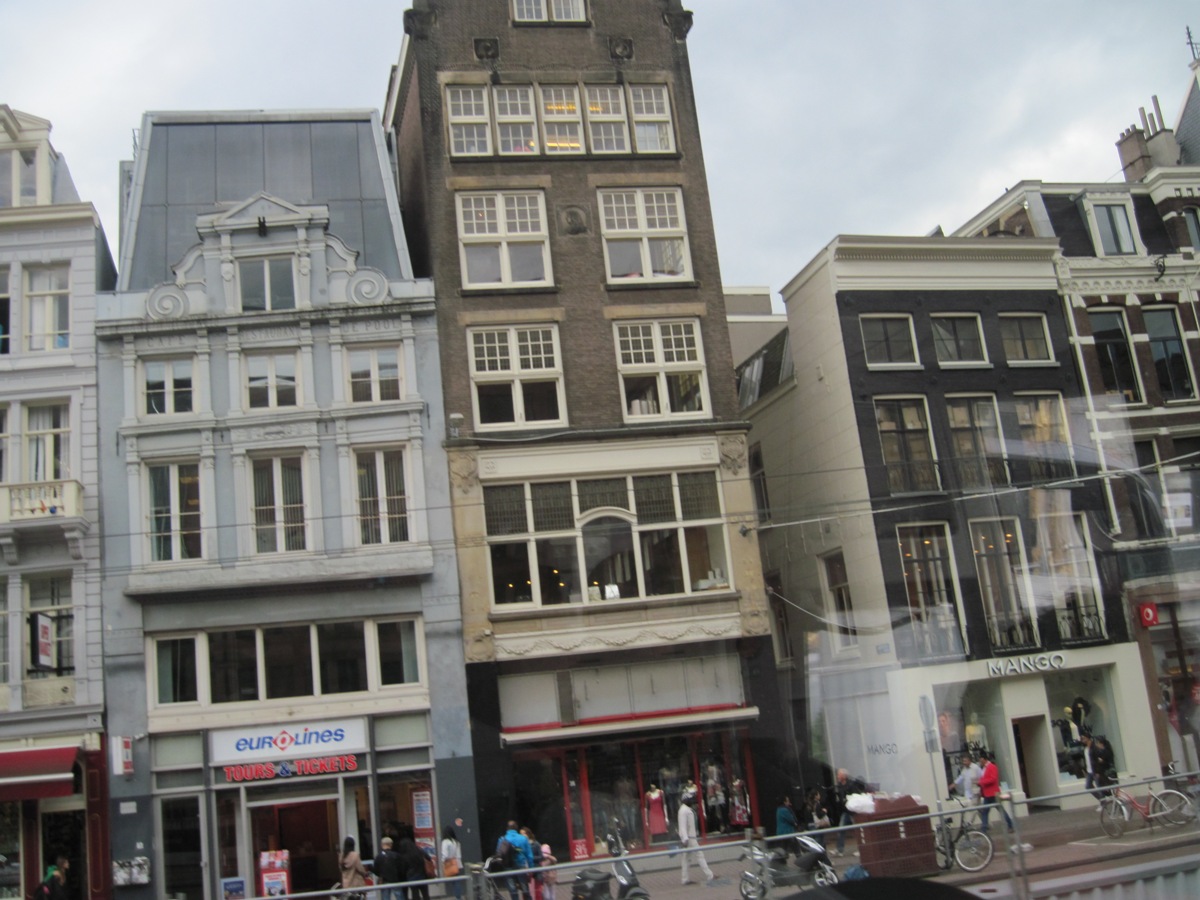 8- Amsterdam- Un insieme di negozi